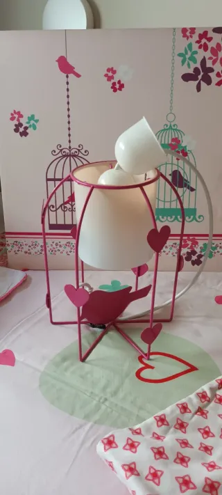 Conjunto funda nórdica, lámpara y cuadro a juego.