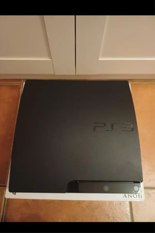 Consola PS3 + 5 Juegos y 1 mando