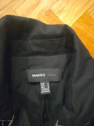 Chaqueta negra con ribete