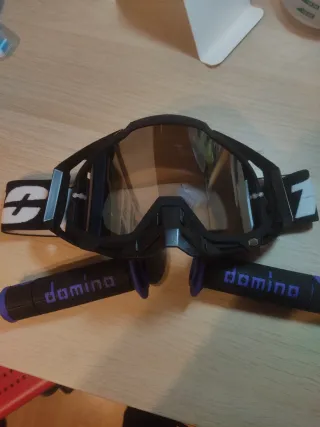 Gafas y puños de moto