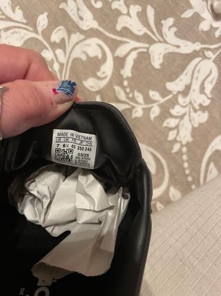 Zapatillas Adidas Negras y Blancas