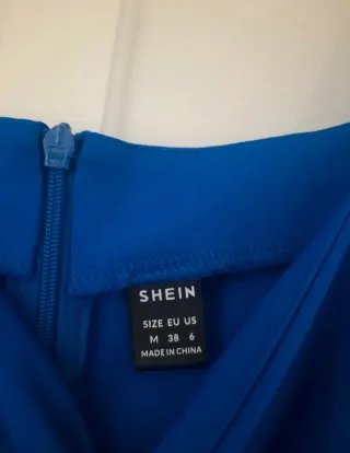 Vestido largo azul con abertura