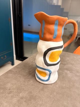 Jarra de cerámica artesanal multicolor