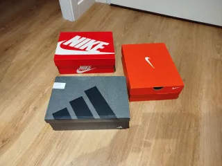 Cajas de zapatillas Nike y Adidas