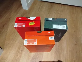 Cajas de zapatillas Nike y Adidas