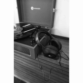 Tocadiscos Magnussen Negro