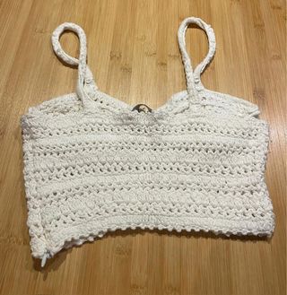 Top Bershka blanco crochet