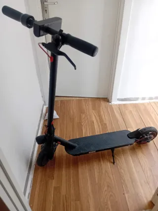 Patinete eléctrico negro