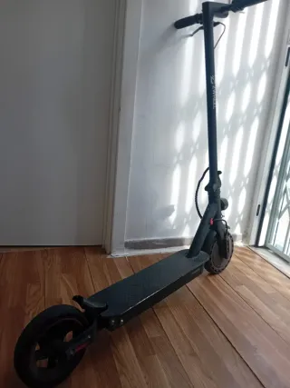 Patinete eléctrico negro