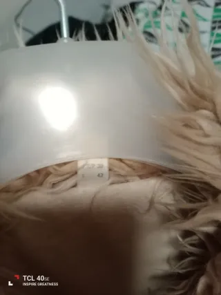 Abrigo beige con pelo y bordado