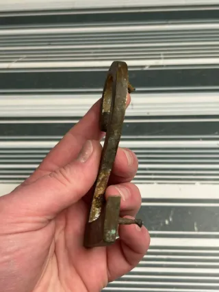 Número de casa de latón antiguo