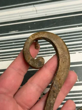 Número de casa de latón antiguo