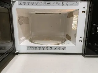 Microondas Whirlpool con accesorios