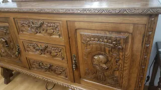 Aparador de madera con espejo original tallado