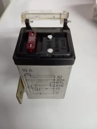 Relé Mercedes-Benz 10A con portafusibles