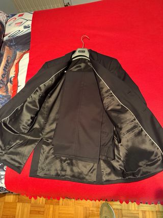 Trajes de hombre negro Tallas 50,42,50 60€ unidad