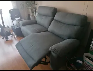 Sofá reclinable de tela gris