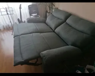 Sofá reclinable de tela gris
