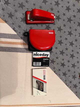 Pack Oficina: Grapadora, Taladro y Grapas