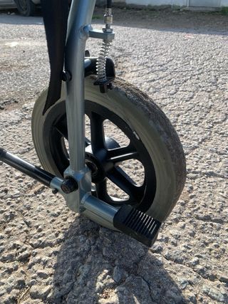 Silla de ruedas con frenos