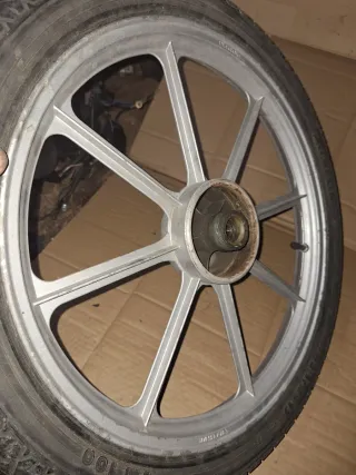 Rueda vespino. Llanta vespino