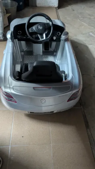 Cochecito eléctrico infantil plateado