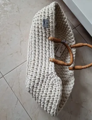 Moisés para muñeca con asas de cuero