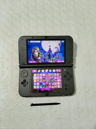 Nintendo 3DS XL Negra con cargador y funda