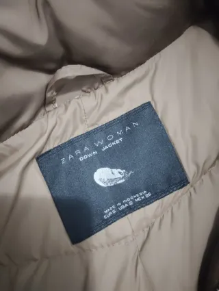 Plumífero Zara Marrón con Cinturón y Capucha