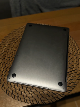 MacBook Pro 13" 2019 i5 256GB No enciende+cargador