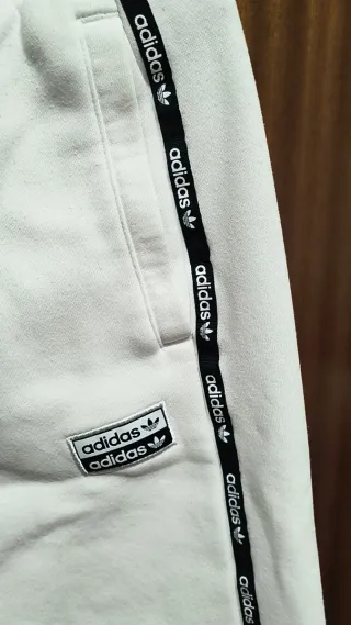 Pantalón Adidas Blanco con Logo Lateral