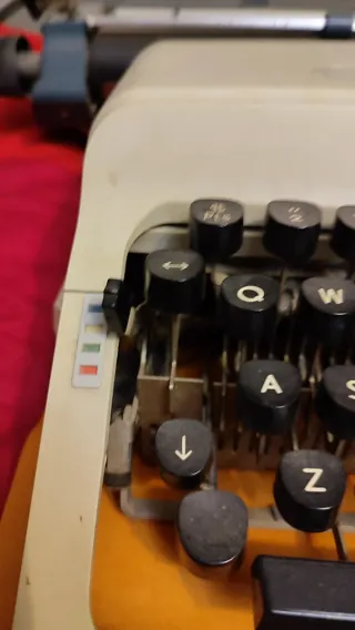Máquina de escribir Optima Daro