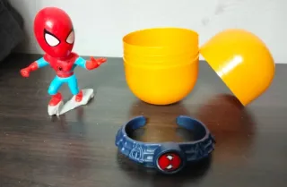 Figura Spiderman y Huevo Kinder Maxi