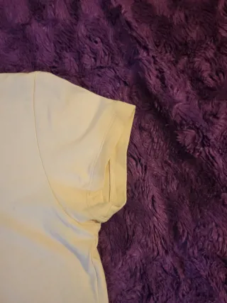 Camiseta Mango con letras de cristal