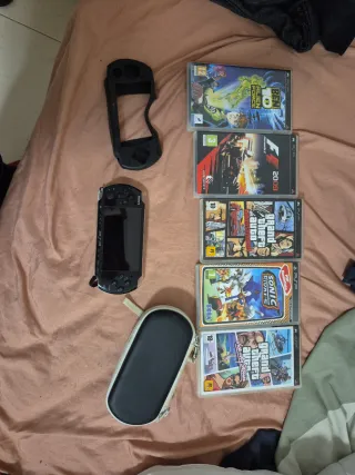 Sony PSP Negra + 5 Juegos + Accesorios