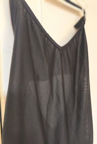 Camiseta negra rejilla espalda descubierta