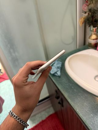 iPhone 11 Argento in ottime condizioni.