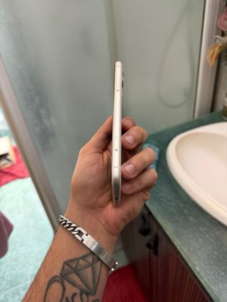 iPhone 11 Argento in ottime condizioni.