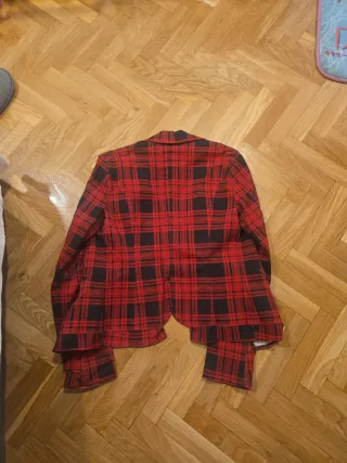 Americana cuadros rojo y negro