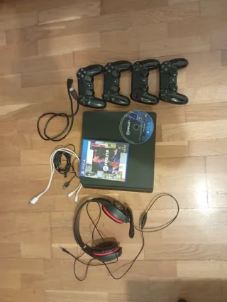 PS4 Slim Negra + 4 Mandos + Juegos