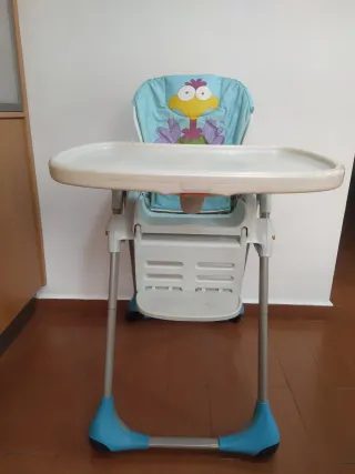 Trona infantil marca Chico.
