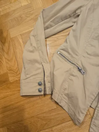 Americana beige con parches