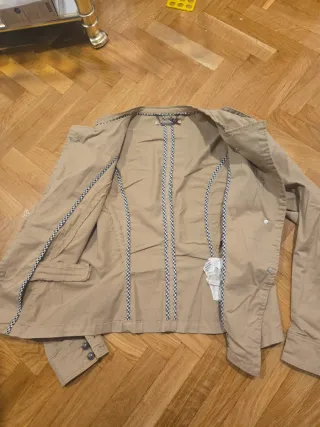 Americana beige con parches