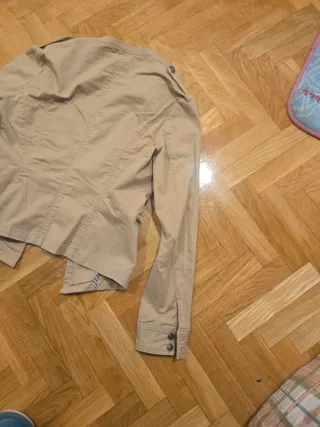 Americana beige con parches