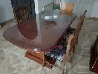 Mesa de comedor de madera y cristal
