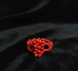 Anillo Cuentas Rojo Diseño Geométrico