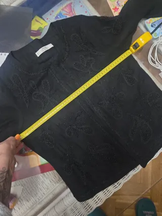 Chaqueta negra bordada