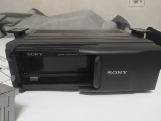 Radio cassette/CD Coche Sony  + Cargador CDs