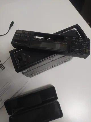 Radio cassette/CD Coche Sony  + Cargador CDs