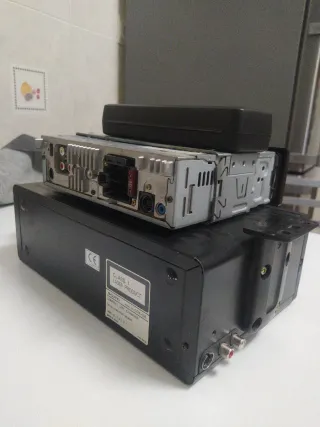 Radio cassette/CD Coche Sony  + Cargador CDs